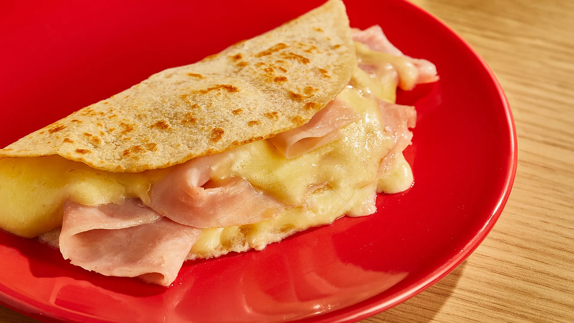 Quesadilla de queijo e fiambre
